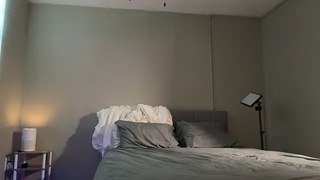 Snapshot of stormyyywinter chatting on April 14, 2026, 12:00 pm stormyyywinter online show from April 14, 2026, 12:00 pm