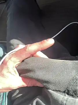 dickeeier420X online show from March 4, 2025, 2:42 pm