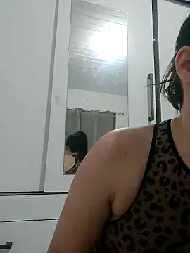 Snapshot of camillebr chatting on December 16, 2025, 12:04 am camillebr online show from December 16, 2025, 12:04 am