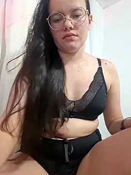 Snapshot of camillebr chatting on April 1, 2026, 2:12 am camillebr online show from April 1, 2026, 2:12 am