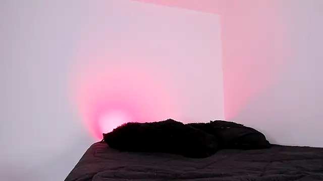 Laurensmith9 online show from March 18, 2025, 12:25 pm