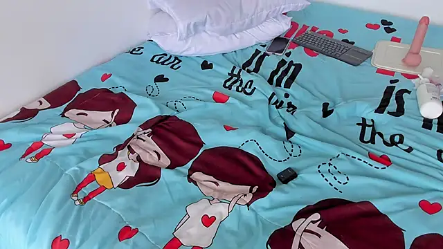 Laurensmith9 online show from December 13, 2025, 7:53 pm