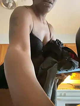 Yoshibaby2670 online show from February 16, 2025, 2:10 pm