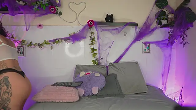 Snapshot of bri_cullen chatting on October 30, 2025, 2:18 pm bri cullen online show from October 30, 2025, 2:18 pm