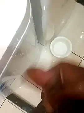 Snapshot of rodrig2107 chatting on February 25, 2026, 12:53 am rodrig2107 online show from February 25, 2026, 12:53 am