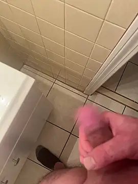 coreyl9718 online show from February 20, 2025, 6:17 am