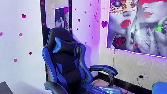 Anniee x online show from April 28, 2026, 12:54 pm