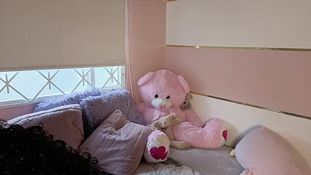 Charlotte  Miller online show from October 7, 2025, 11:40 am