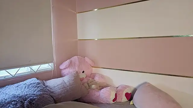 Charlotte  Miller online show from October 17, 2025, 11:46 am