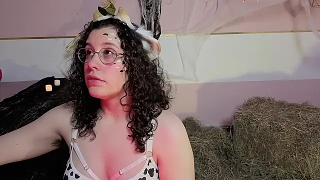 Charlotte  Miller online show from October 29, 2025, 11:45 am