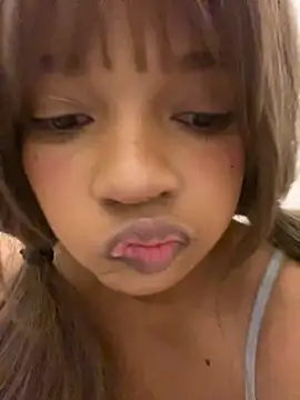 Snapshot of AwkwardJasminee chatting on November 26, 2025, 2:29 pm AwkwardJasminee online show from November 26, 2025, 2:29 pm