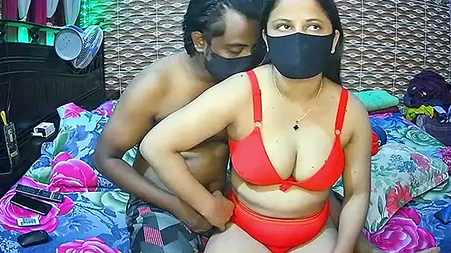 Hot Nila online show from June 21, 2026, 2:58 am