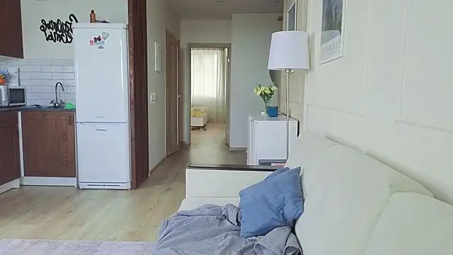 Snapshot of KristineEsme chatting on September 11, 2025, 11:32 am KristineEsme online show from September 11, 2025, 11:32 am