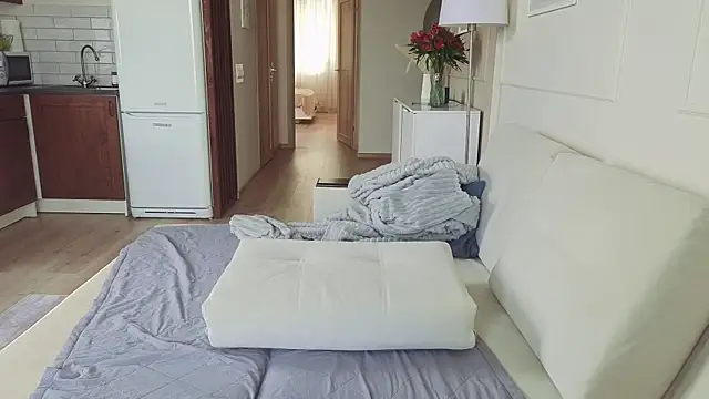 Snapshot of KristineEsme chatting on October 12, 2025, 6:12 am KristineEsme online show from October 12, 2025, 6:12 am