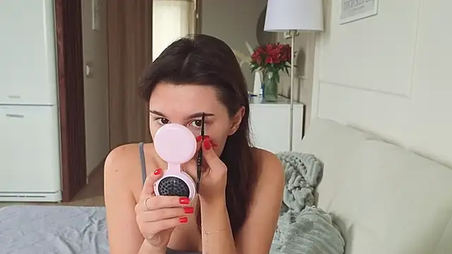 Snapshot of KristineEsme chatting on October 15, 2025, 5:40 am KristineEsme online show from October 15, 2025, 5:40 am