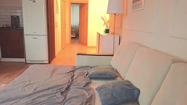 Snapshot of KristineEsme chatting on November 23, 2025, 5:07 am KristineEsme online show from November 23, 2025, 5:07 am