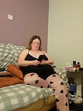 curvy girl71 online show from February 19, 2025, 8:41 pm