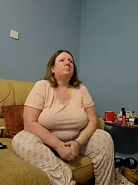 curvy girl71 online show from March 17, 2025, 7:15 pm