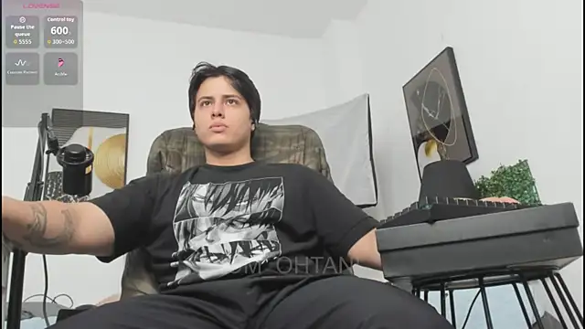 Snapshot of Thom_Ohtani chatting on May 5, 2026, 10:18 pm Thom Ohtani online show from May 5, 2026, 10:18 pm