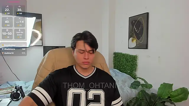 Snapshot of Thom_Ohtani chatting on June 10, 2026, 1:28 am Thom Ohtani online show from June 10, 2026, 1:28 am