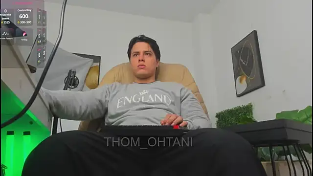 Snapshot of Thom_Ohtani chatting on June 12, 2026, 2:10 am Thom Ohtani online show from June 12, 2026, 2:10 am