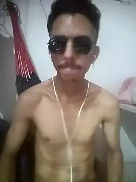 Snapshot of MagrinhoSaradoo chatting on February 4, 2025, 2:32 pm MagrinhoSaradoo online show from February 4, 2025, 2:32 pm