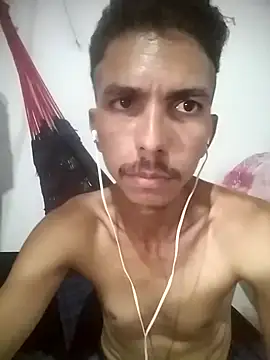 Snapshot of MagrinhoSaradoo chatting on February 12, 2025, 11:51 pm MagrinhoSaradoo online show from February 12, 2025, 11:51 pm