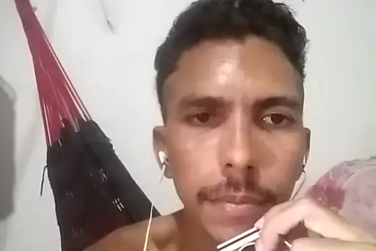 Snapshot of MagrinhoSaradoo chatting on February 13, 2025, 3:50 am MagrinhoSaradoo online show from February 13, 2025, 3:50 am