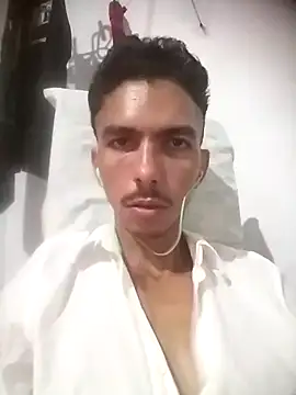 Snapshot of MagrinhoSaradoo chatting on March 4, 2025, 11:32 pm MagrinhoSaradoo online show from March 4, 2025, 11:32 pm