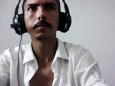 Snapshot of MagrinhoSaradoo chatting on November 2, 2025, 11:07 pm MagrinhoSaradoo online show from November 2, 2025, 11:07 pm