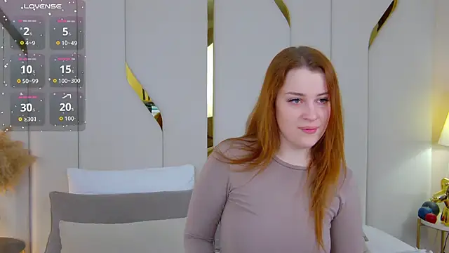 EllieGarson online show from November 17, 2025, 5:08 pm