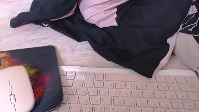 Snapshot of loirascorpio chatting on November 19, 2025, 1:22 pm loirascorpio online show from November 19, 2025, 1:22 pm