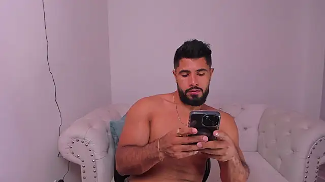 Snapshot of Santiago_huntt chatting on December 9, 2024, 9:37 pm Santiago huntt online show from December 9, 2024, 9:37 pm