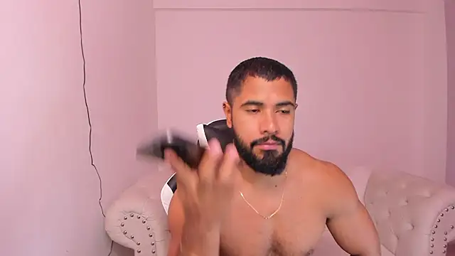 Snapshot of Santiago_huntt chatting on February 25, 2025, 11:41 am Santiago huntt online show from February 25, 2025, 11:41 am