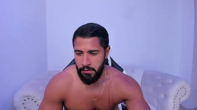 Snapshot of Santiago_huntt chatting on October 10, 2025, 11:48 pm Santiago huntt online show from October 10, 2025, 11:48 pm