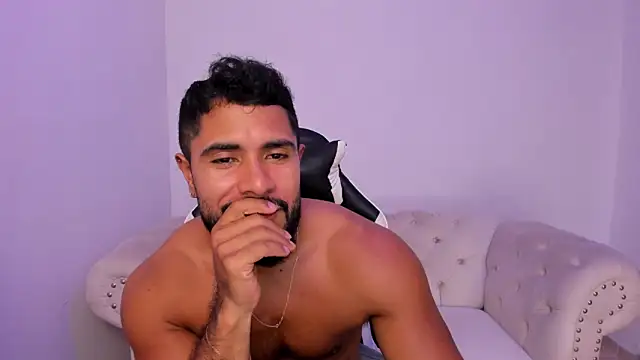 Santiago huntt online show from March 6, 2026, 9:33 pm