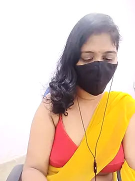 Snapshot of Lucky-Deepthi chatting on October 13, 2025, 10:54 pm Lucky-Deepthi online show from October 13, 2025, 10:54 pm