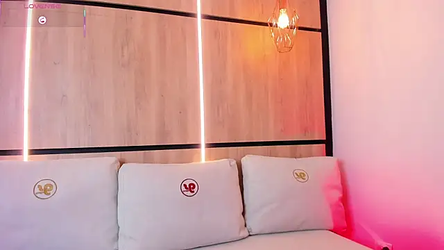 ashlyn parker online show from September 22, 2025, 8:11 pm