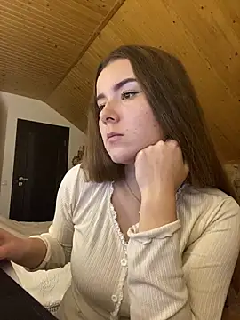 mewKate online show from March 12, 2025, 6:33 pm