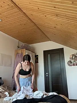 mewKate online show from May 6, 2026, 4:23 pm