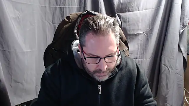 Streamlove77 online show from February 5, 2025, 3:52 pm