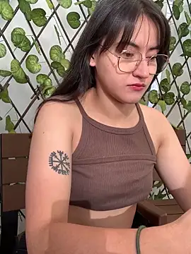 Snapshot of Camila_pinkk chatting on January 22, 2025, 1:00 pm Camila pinkk online show from January 22, 2025, 1:00 pm