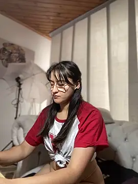 Snapshot of Camila_pinkk chatting on February 2, 2025, 1:30 pm Camila pinkk online show from February 2, 2025, 1:30 pm