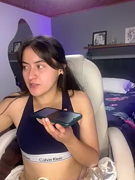 Snapshot of Camila_pinkk chatting on February 25, 2025, 3:38 pm Camila pinkk online show from February 25, 2025, 3:38 pm