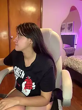 Snapshot of Camila_pinkk chatting on March 12, 2025, 7:49 pm Camila pinkk online show from March 12, 2025, 7:49 pm