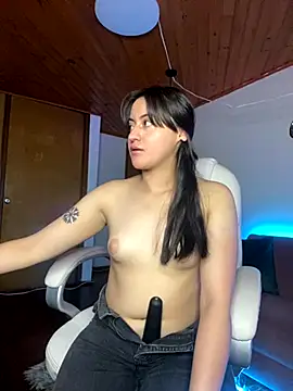 Snapshot of Camila_pinkk chatting on October 14, 2025, 6:31 pm Camila pinkk online show from October 14, 2025, 6:31 pm