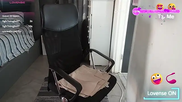 boeslaboes1 online show from March 21, 2025, 9:23 am