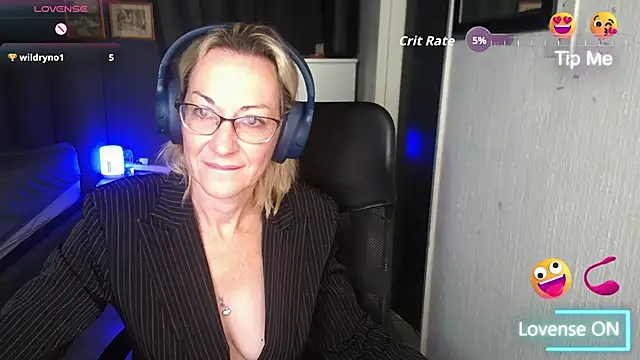 boeslaboes1 online show from September 29, 2025, 2:27 am