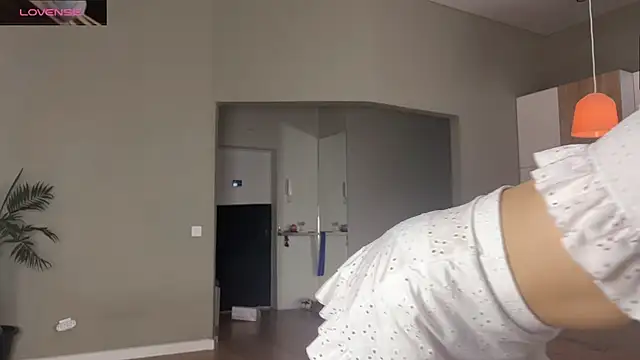 Snapshot of Shyrubate chatting on February 10, 2025, 5:36 am Shyrubate online show from February 10, 2025, 5:36 am