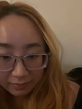 suki889 online show from January 11, 2025, 5:18 pm